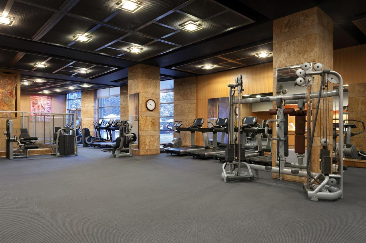 แกรนด์ ไฮแอท มุมไบ Hotel ภายนอก รูปภาพ The gym at the 100 East 53rd Street location