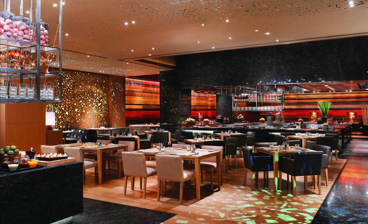 แกรนด์ ไฮแอท มุมไบ Hotel ภายนอก รูปภาพ The interior of the restaurant