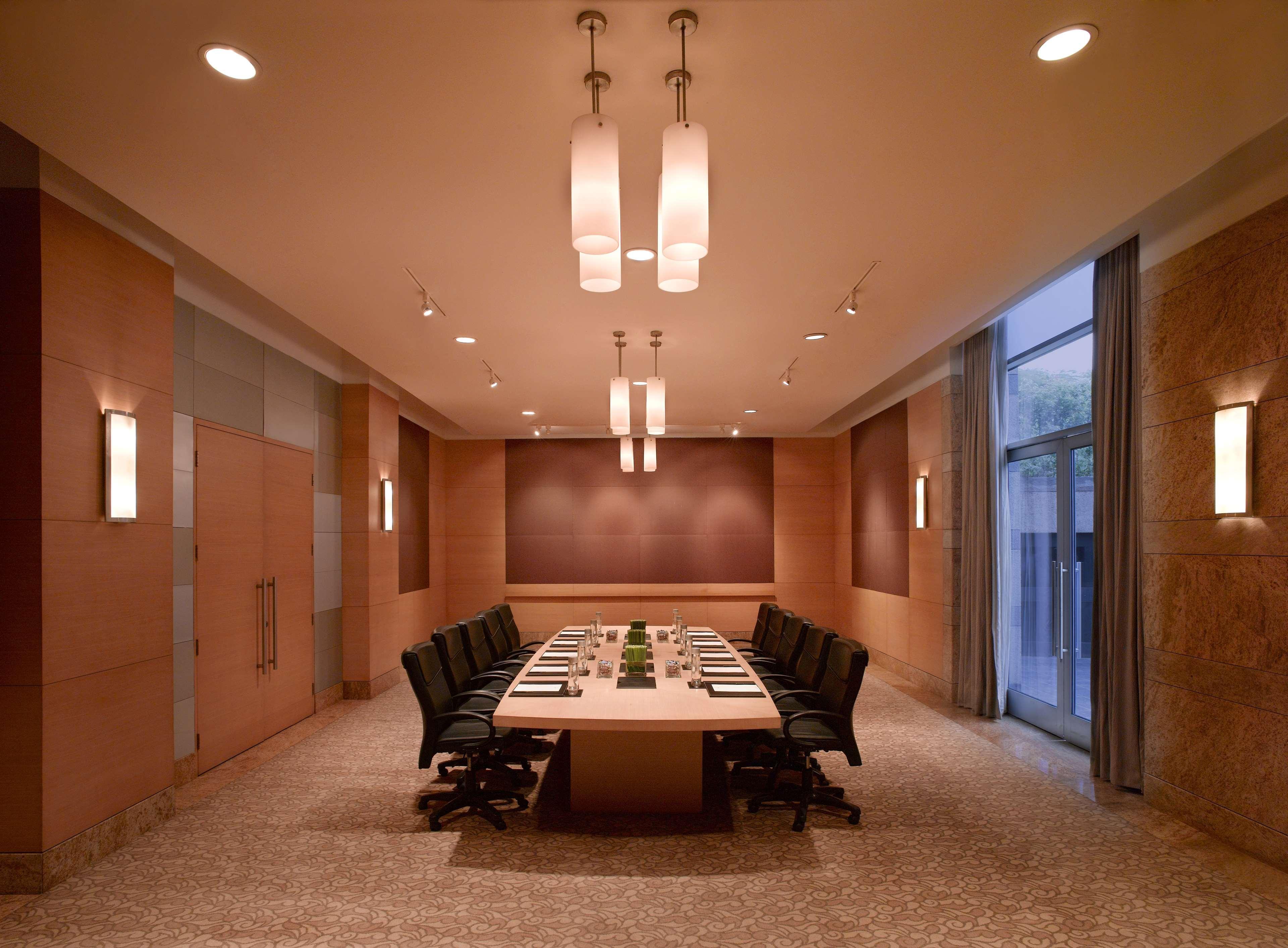 แกรนด์ ไฮแอท มุมไบ Hotel ภายนอก รูปภาพ A boardroom at a hotel