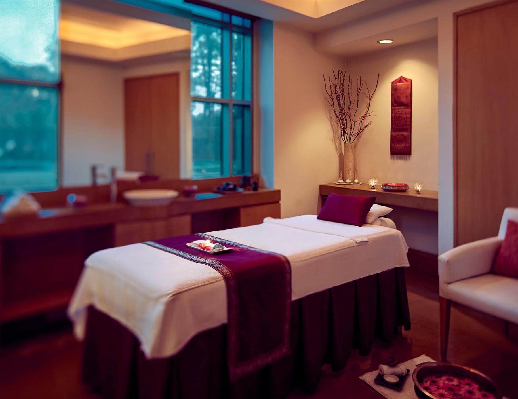 แกรนด์ ไฮแอท มุมไบ Hotel ภายนอก รูปภาพ A treatment room at the Four Seasons Spa